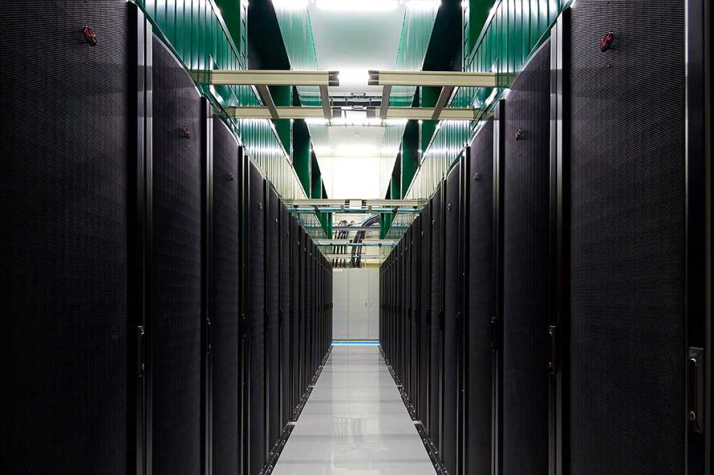 AI连接云基础设施超级计算机